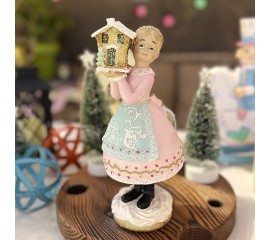 Фигурка "Миссис Клаус с пряничным домиком" 28 см
