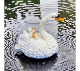 Фигура "Плавающий лебедь с лебедятами"
